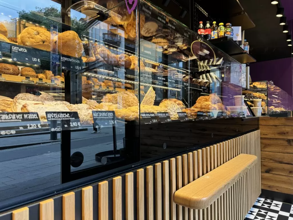 Bäckereitheke Holzverkleidung