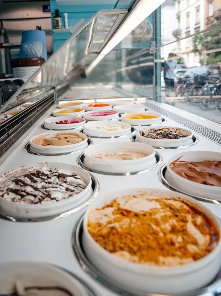 Gastronomieeinrichtung Eistheke Sweet n joy