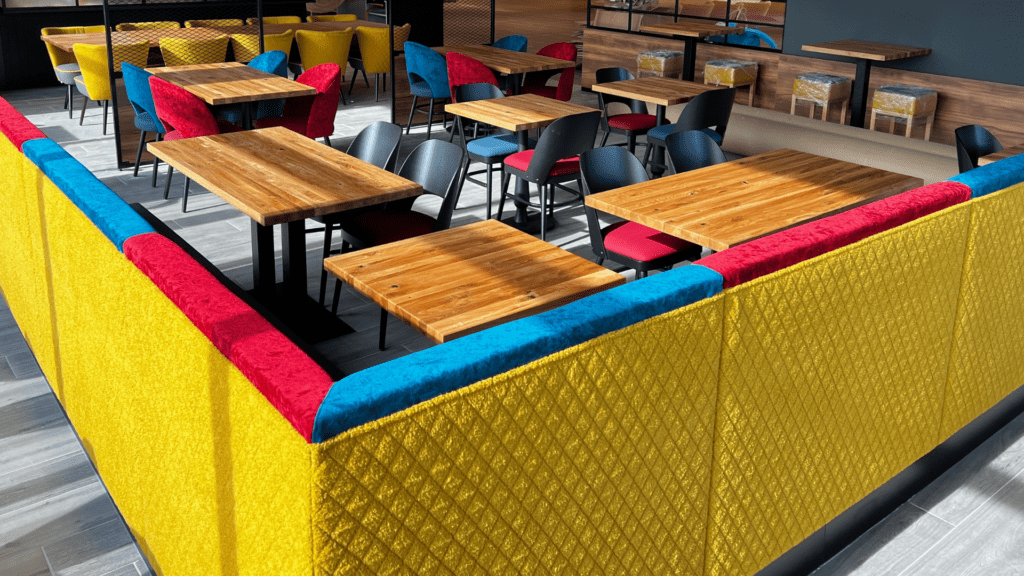 Ladeneinrichtung mit Gastronomie