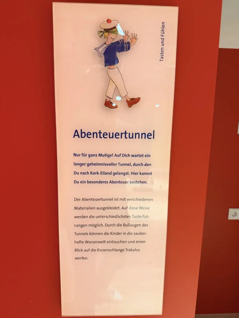 Station Abenteuertunnel im AOK U-Boot Gesundheitszentrum für Kinder zum spielerischen Tasten und Fühlen.
